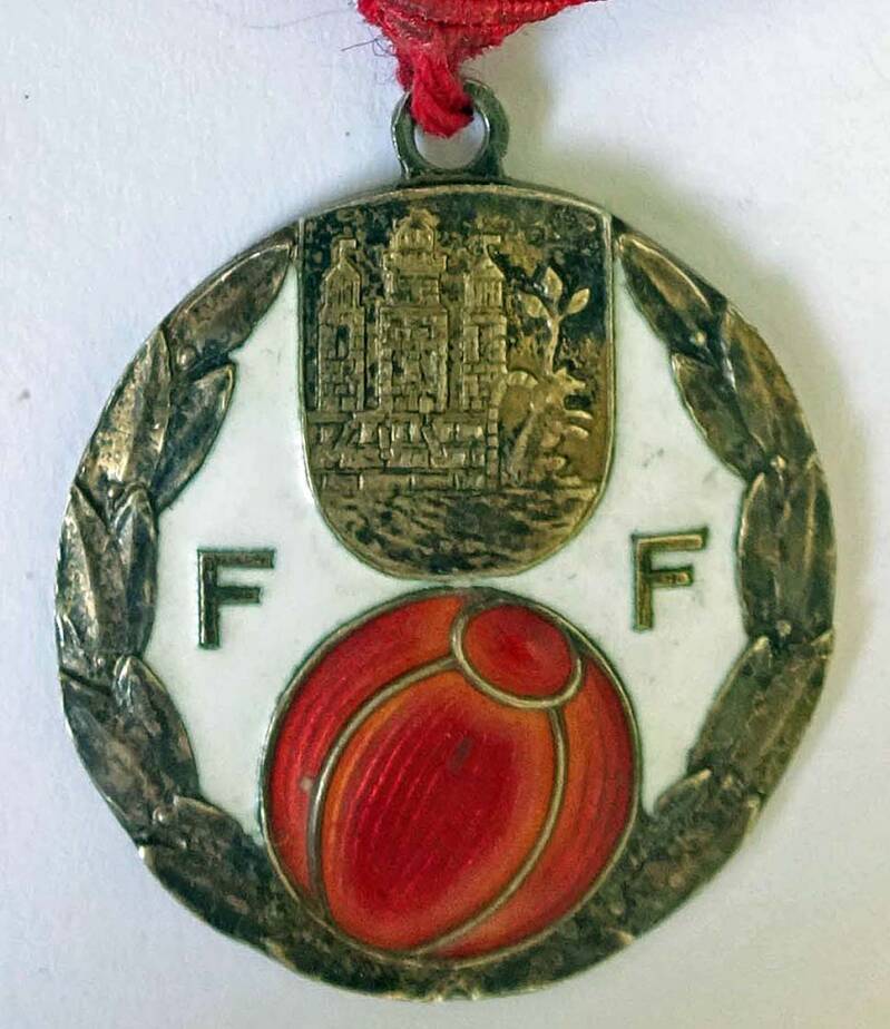 fredrikstad-fotballklub-medalje-red-standard.jpg