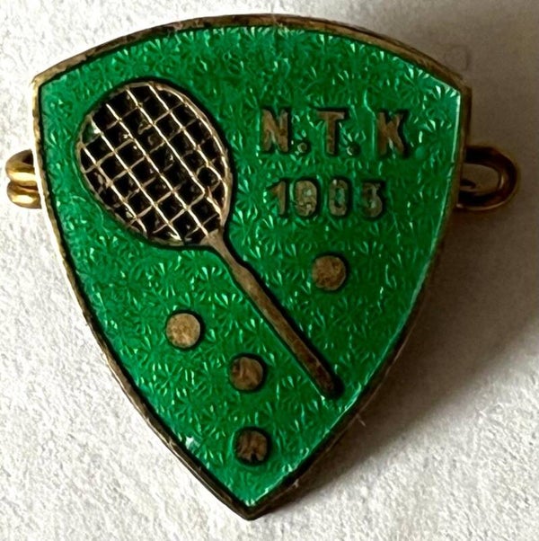 Nordstrand tennisklubb - eldre nål i emalje