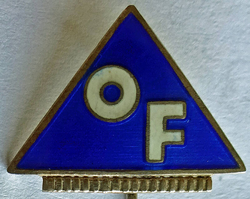 oslo-fotballkrets-trekantet-bl-og-hvit-kort-n-l-a-red-standard-olimhf.jpg