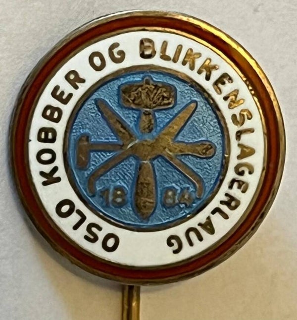 Oslo kobber og blikkenslagerlaug - eldre sølv og emaljenål