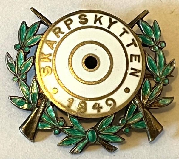 Skyteselskapet Skarpskytten. Eldre sølv og emaljenål