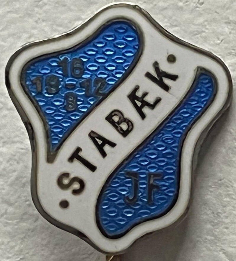 stab-k-idrettsforening-bl-og-hvit-a1-standard.jpg
