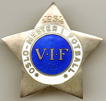 vaalerengen-idrettsforening-oslomester-1934-standard.jpg