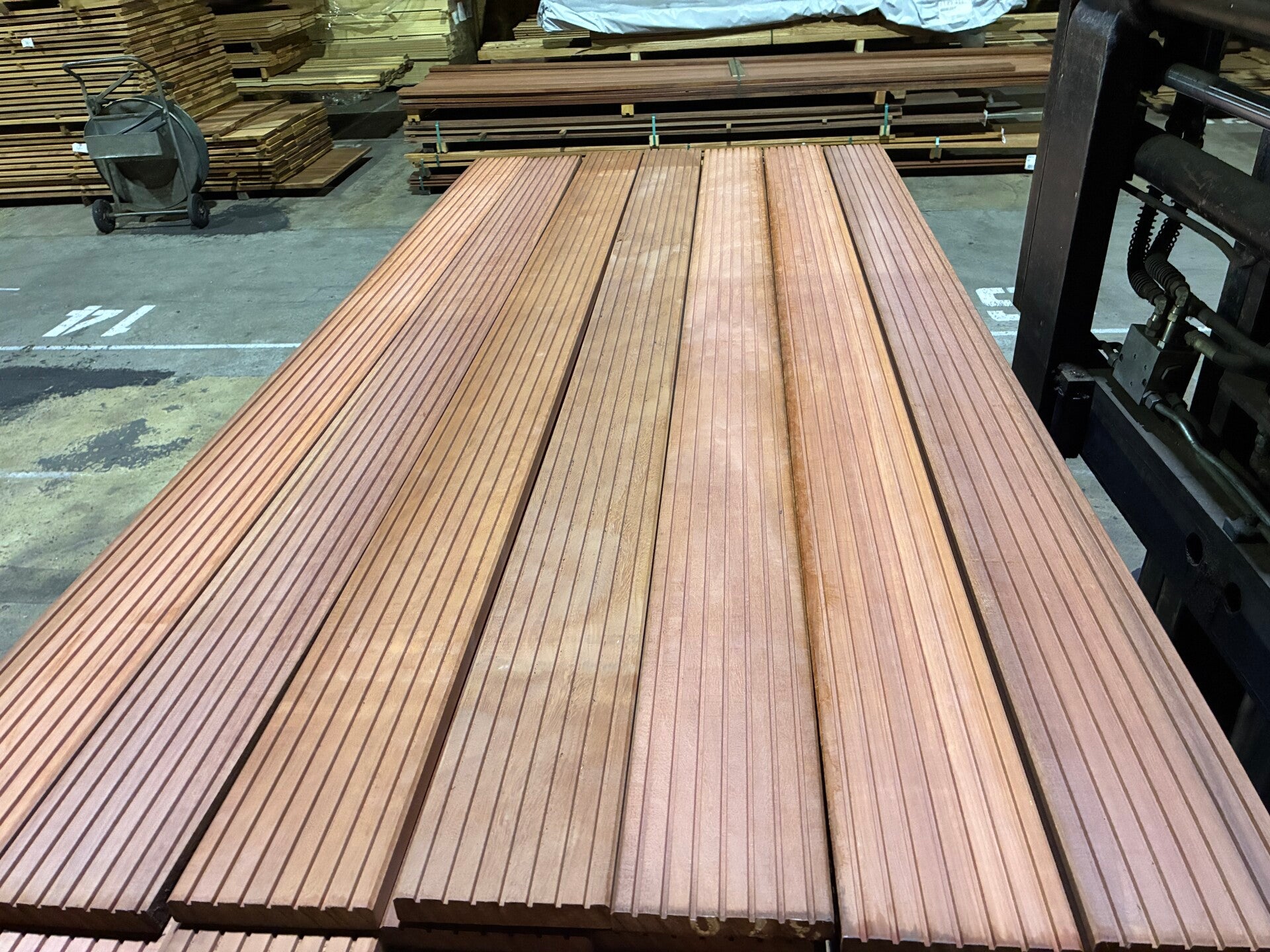 vlonderplanken-terras-planken-Hardhout-Mukulungu-25x143mm