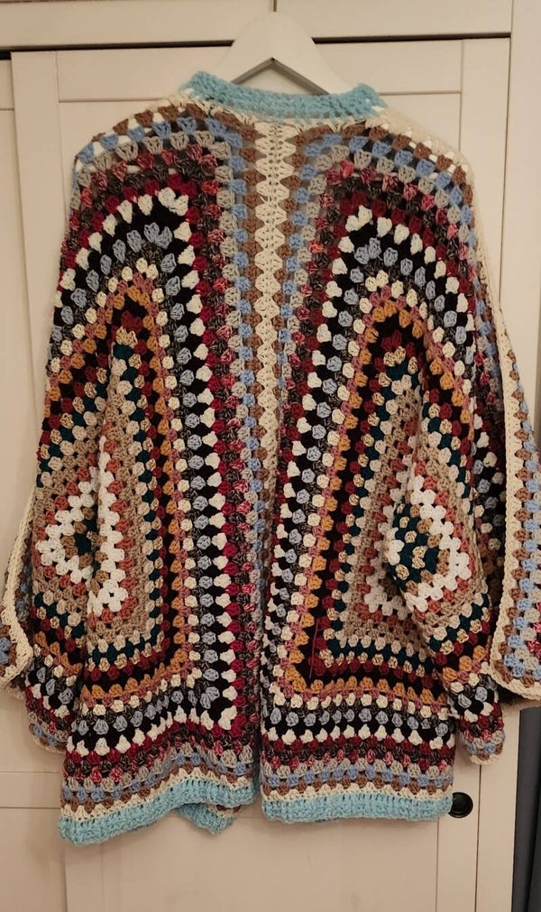 VERKOCHT  Gezellig en vrolijke kimono Maat 52