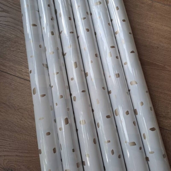 Cadeaupapier (50x300cm) - gouden stippen