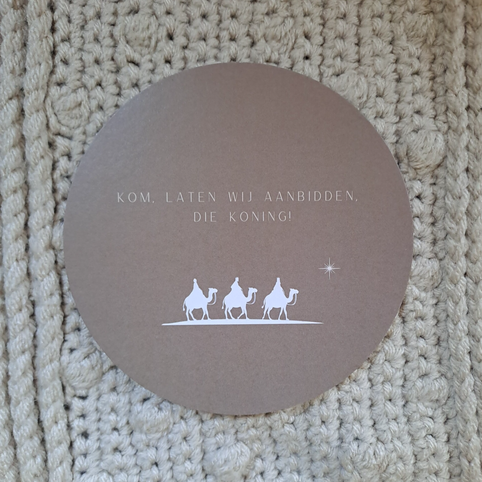 Kerstkaart cirkel - kom laten wij aanbidden