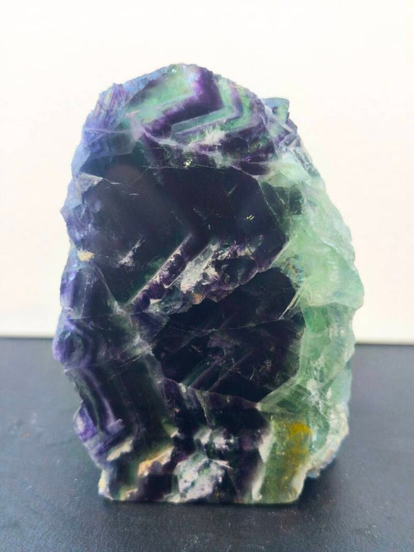 FLUORITA MACIZA FRONTAL PULIDO 13 X 7 CM.