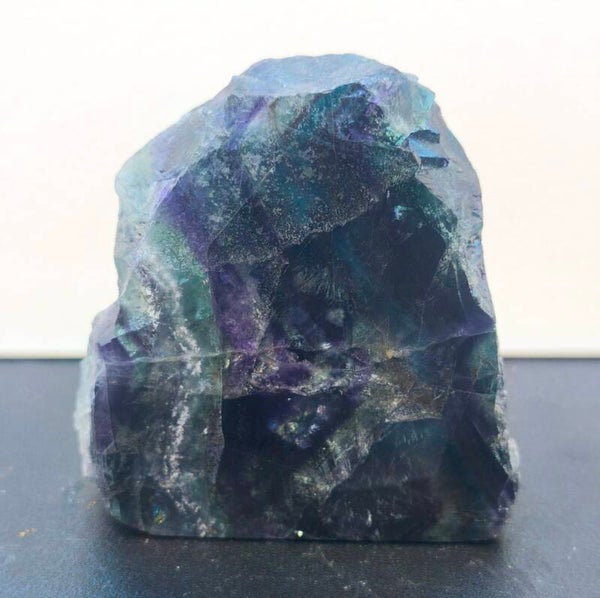 FLUORITA MACIZA FRONTAL PULIDO 10 X 5 CM.