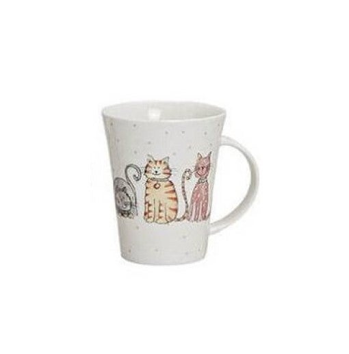Mok met poezen en katten op rijtje
