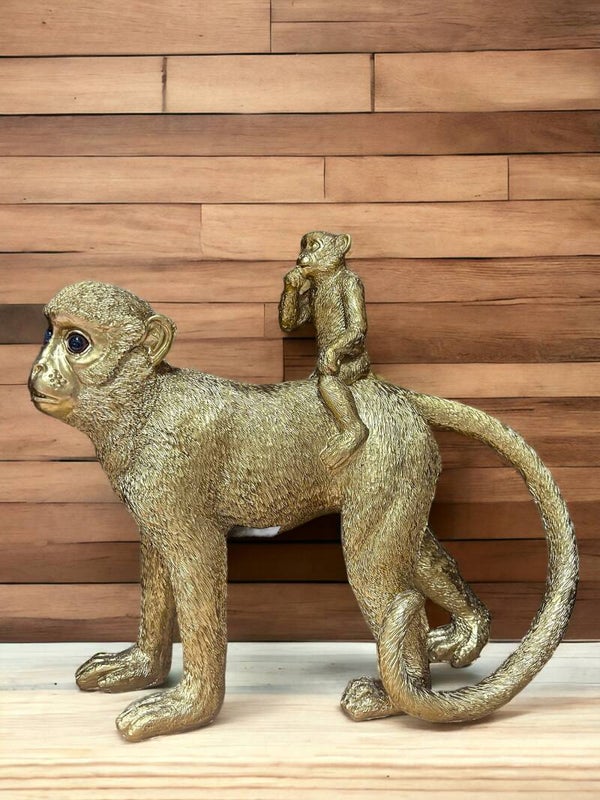 Beeld | Aap | Baby aapje op rug | Goud | Polyresin | 30x10x28,5cm
