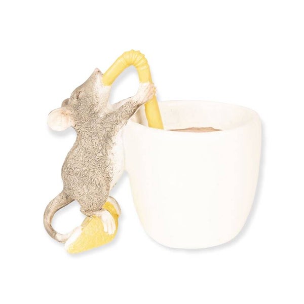 Decoratief beeldje van drinkende muis