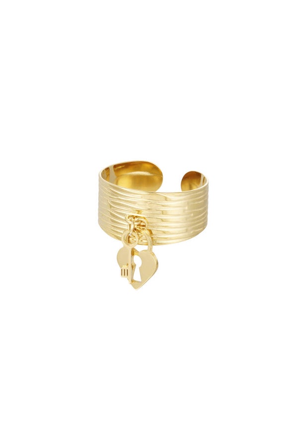Gouden Hart & Sleutel Ring – Brede Geribbelde Stainless Steel Ring