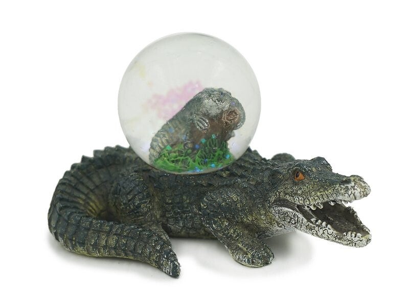 Krokodil Beeld met Sneeuwbol – Stoere Woondecoratie met Jungle Flair