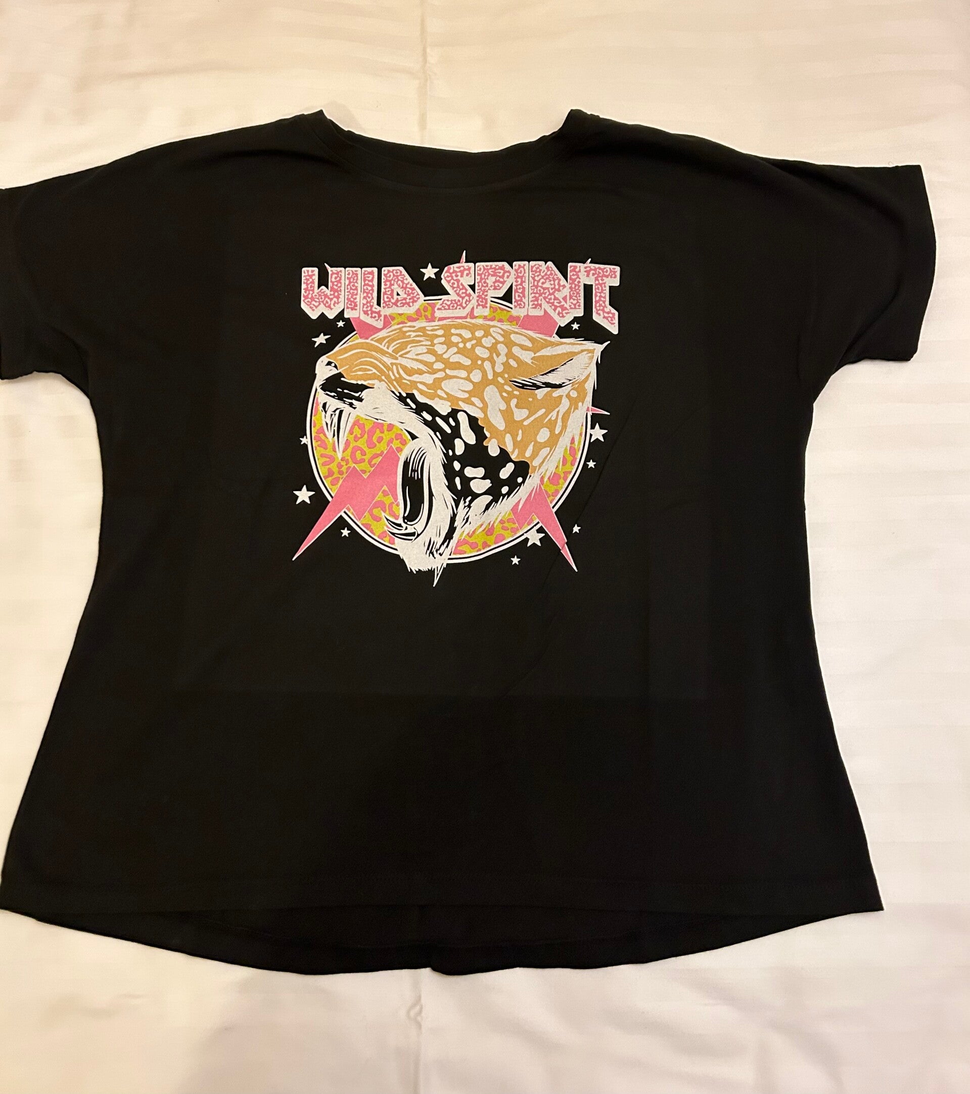 T-shirt panter "wild spirit" onesize zwart