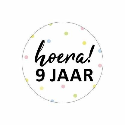 Sticker Hoera 9 jaar color 40mm
