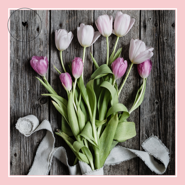 sale wenskaarten tulpen liggend op tafel