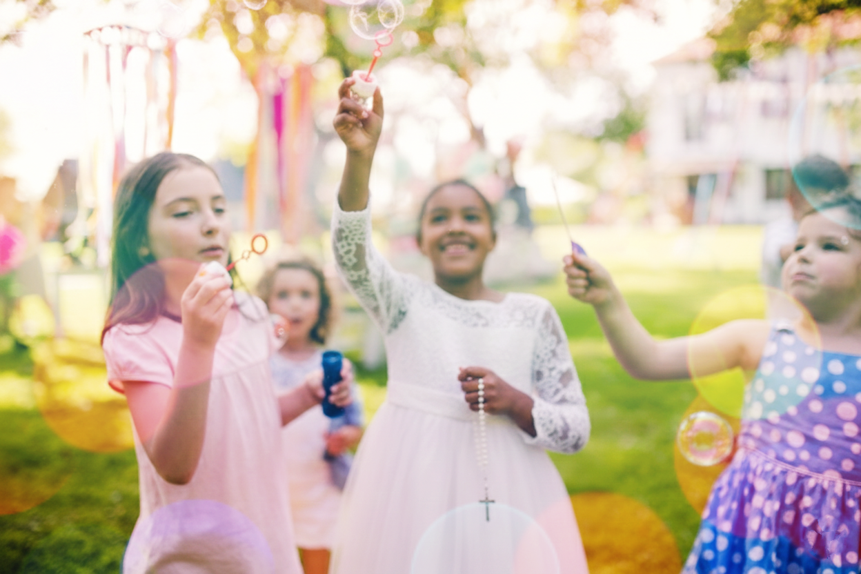 niñas jugando en comunion magica