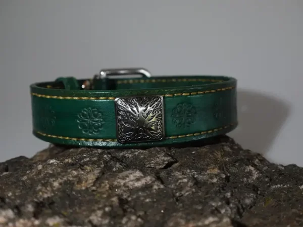 Hundehalsband/ handgefertigtes Lederhalsband mit Concho Lebensbaum