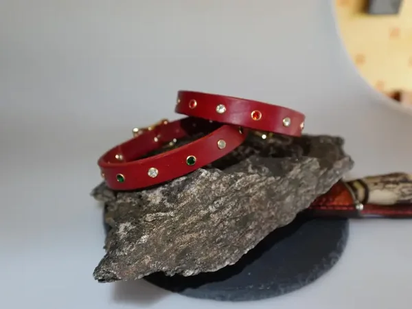 Hundehalsband/ handgefertigtes Hundeschmuckhalsband mit Steinen aus Leder