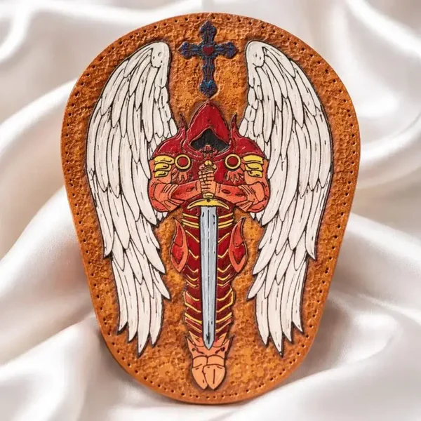 Aufnäher/ Patch mit Erzengel Michael aus Rinderleder punziert und bemalt.