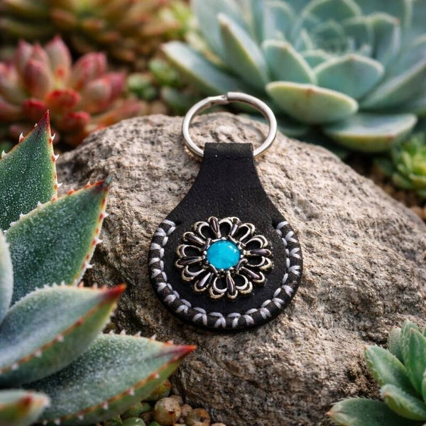 Lederschlüsselanhänger mit Schlüsselring (Motiv: Indianerblume)