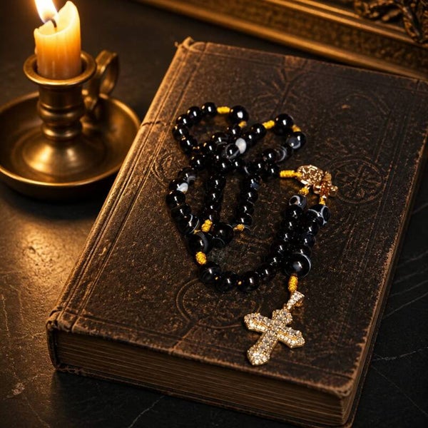 Handgeknüpfter Rosenkranz mit selbst goldenem Kreuz mit Steinen