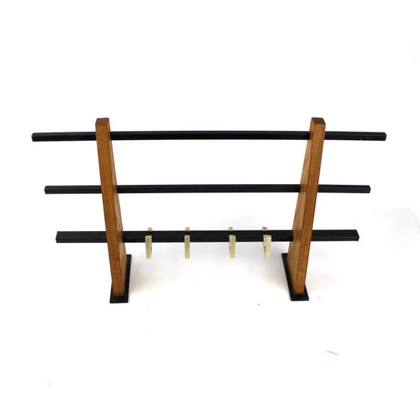 Seventies wandkapstok met metalen hoedenplank en schuifhaken
