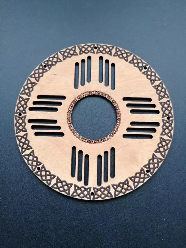Cache résonateur pour cigar box guitar.