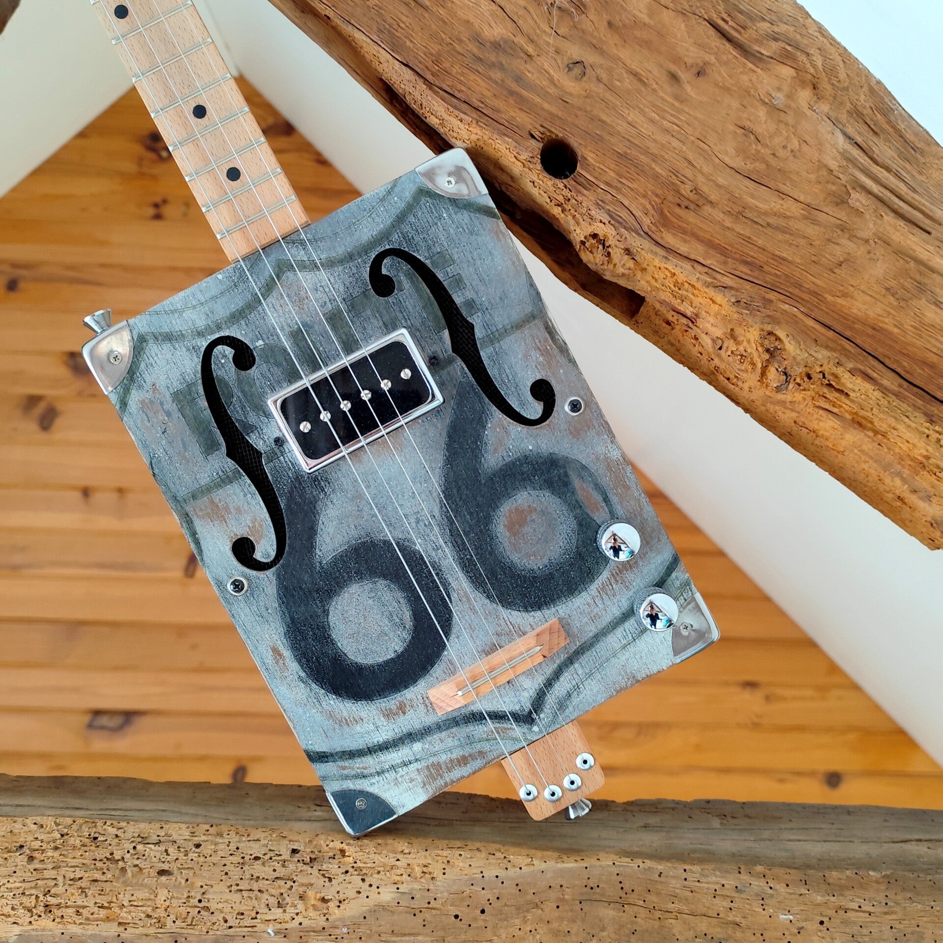 Cigar box guitar  Cigar box  "Route 66"