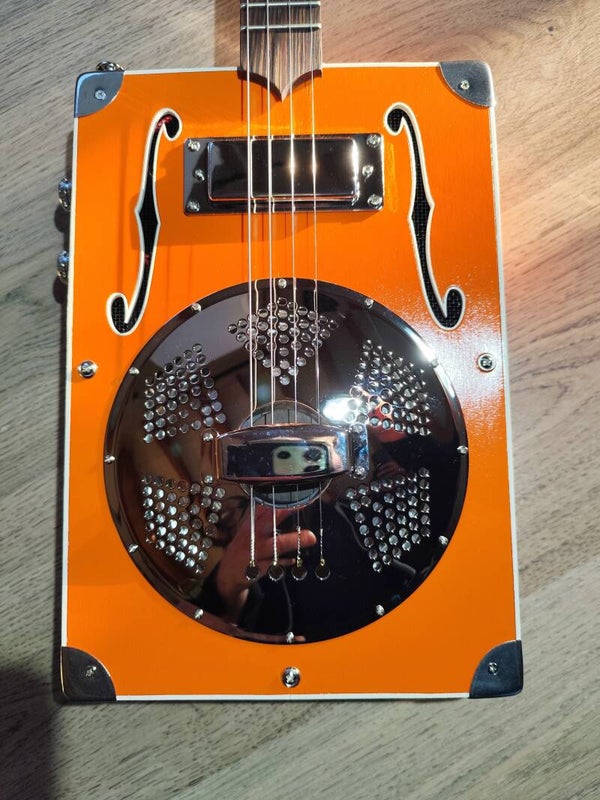 Cigar box guitar / Cigar box / " RÉSONATEUR "