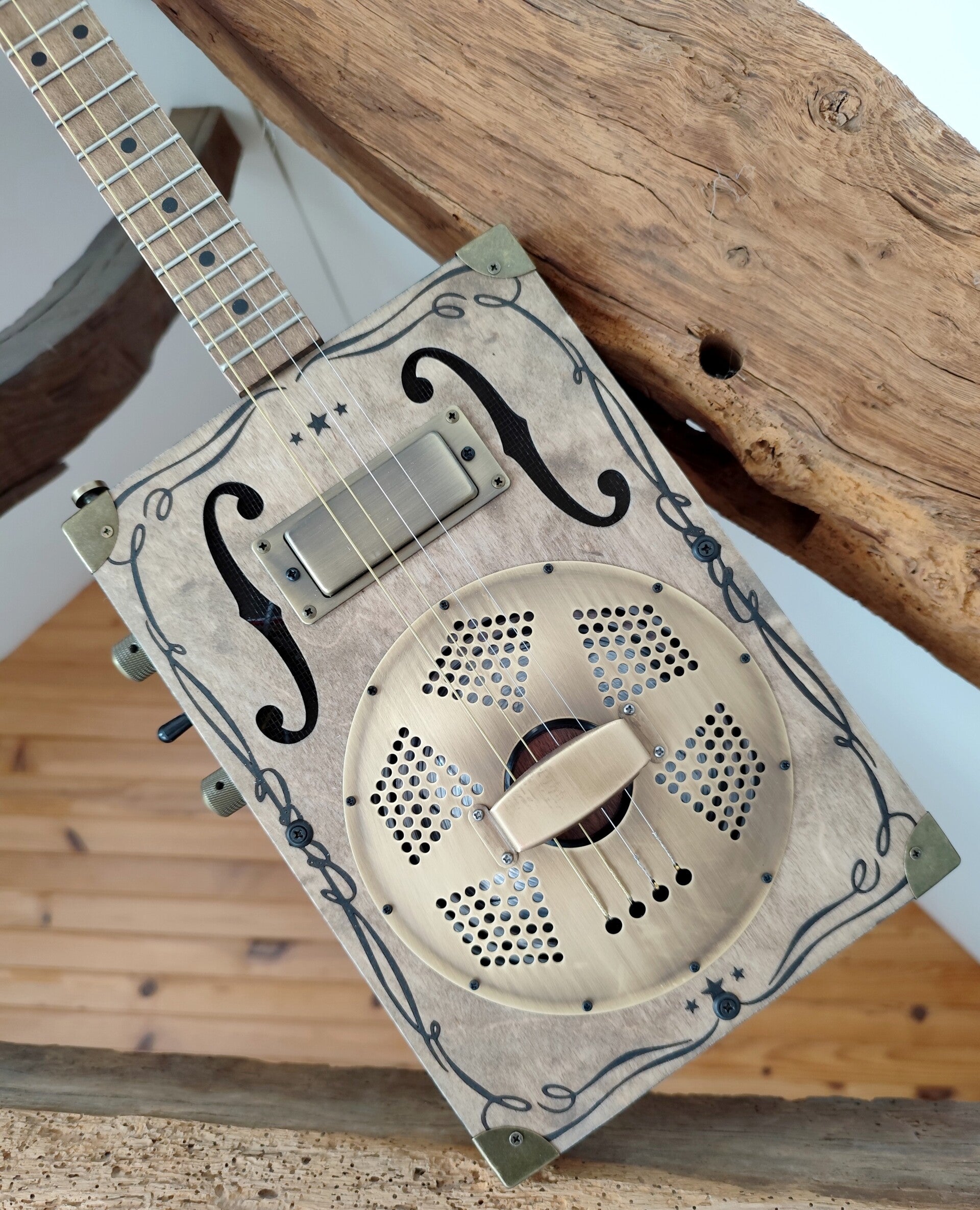 Cigar box guitar / Box guitar : Résonateur