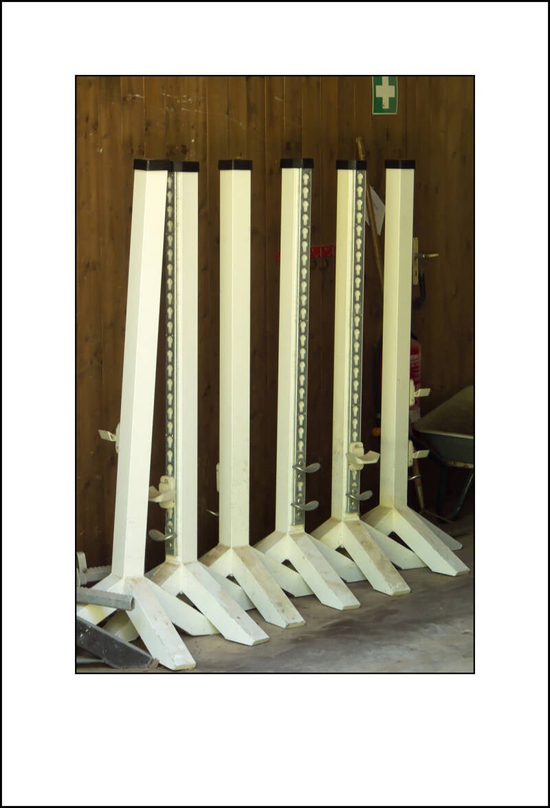 0e060940f-standard.jpg