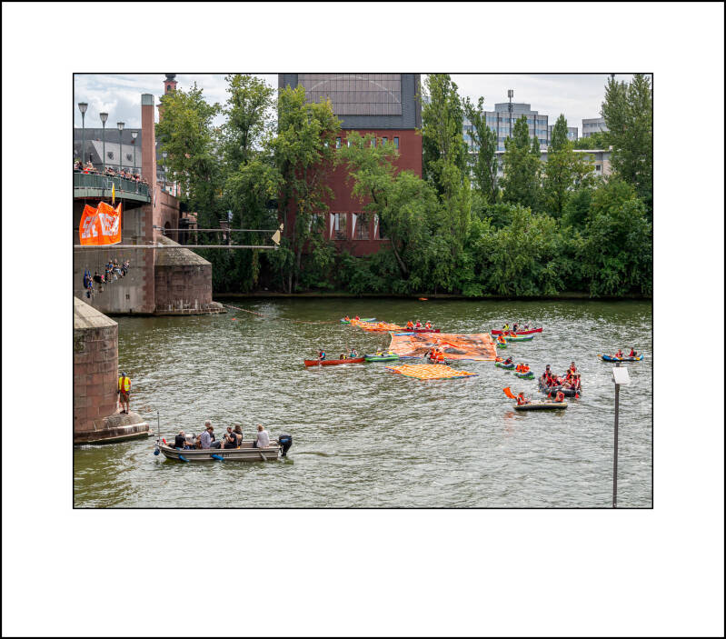 p1020447f_3-standard.jpg