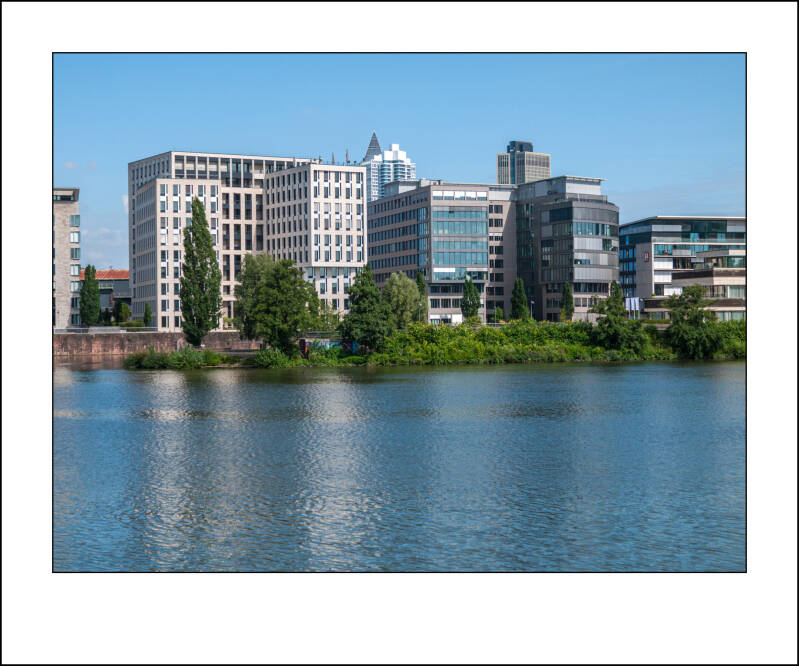 p1050780f-standard.jpg