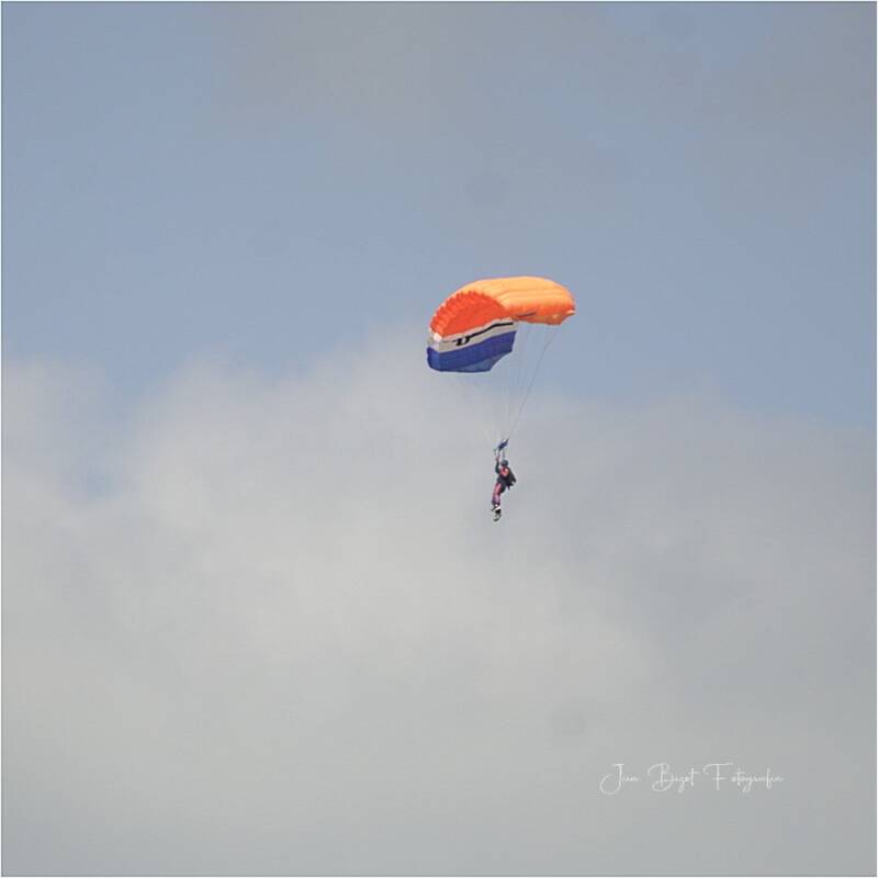 parachutist11-6-2025-4-standard.jpg