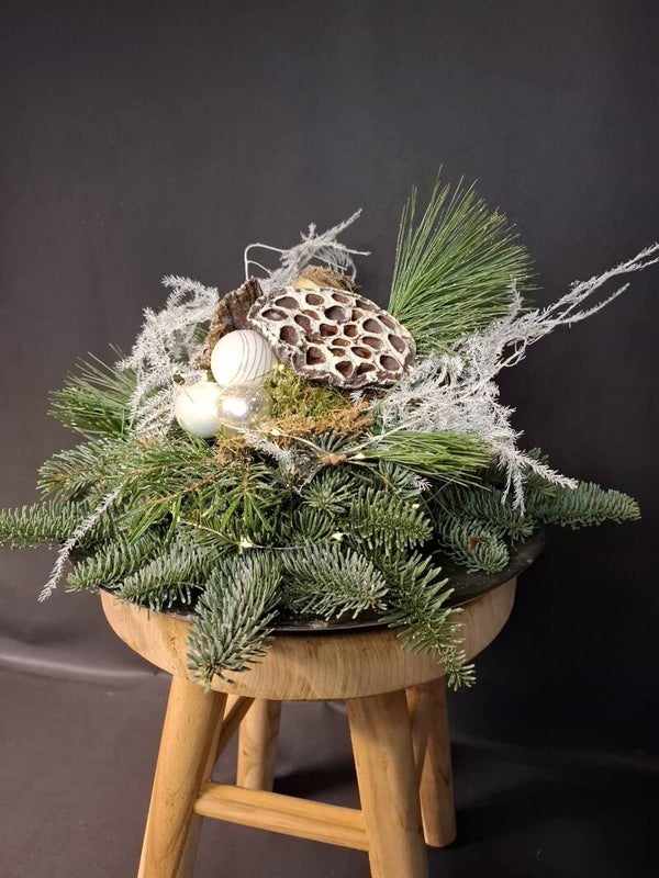 Schaal opgemaakt in kerst (wittinten)