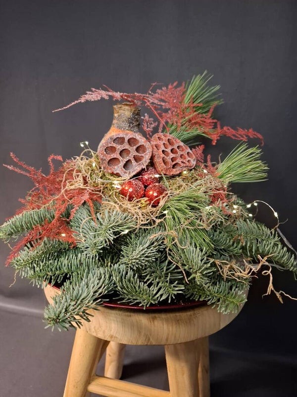 Schaal opgemaakt in kerst (roodtinten)