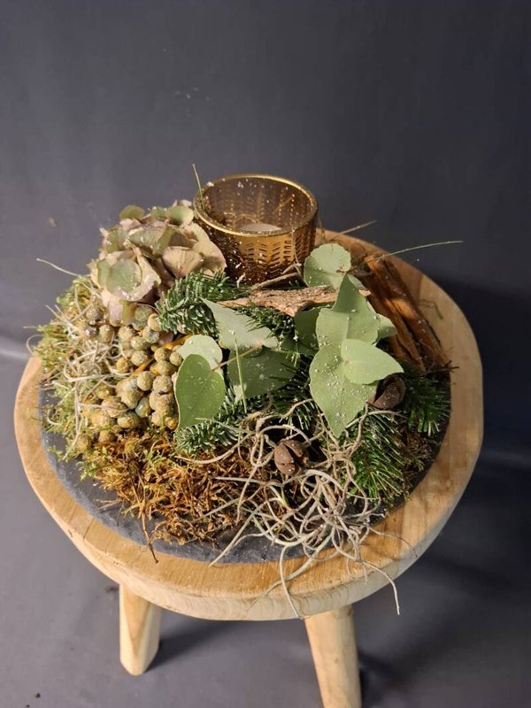 Schaal opgemaakt met waxinelicht (natureltinten)