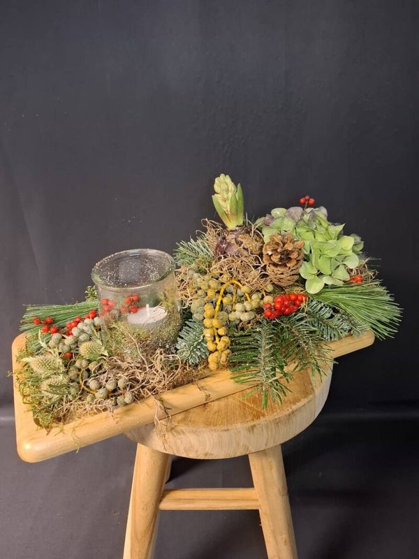 Schaal opgemaakt met hyacinten