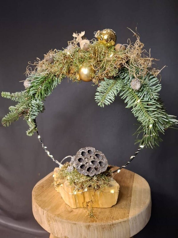 Ring opgemaakt in kerst (goudtinten)