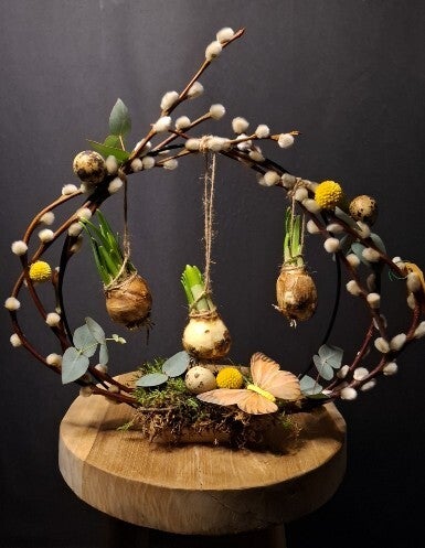 Voorjaarsring opgemaakt - craspedia bolletjes