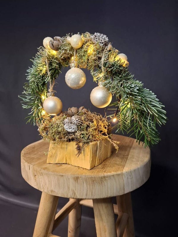 Ring opgemaakt in kerst (beigetinten)