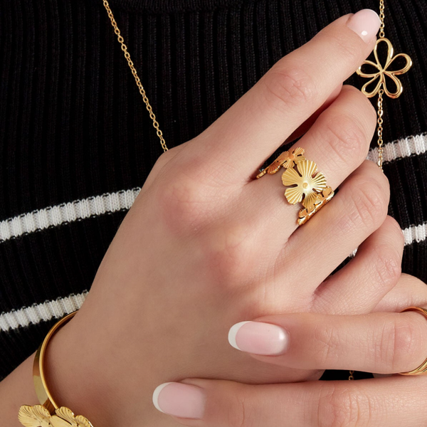 Bold Flower ring