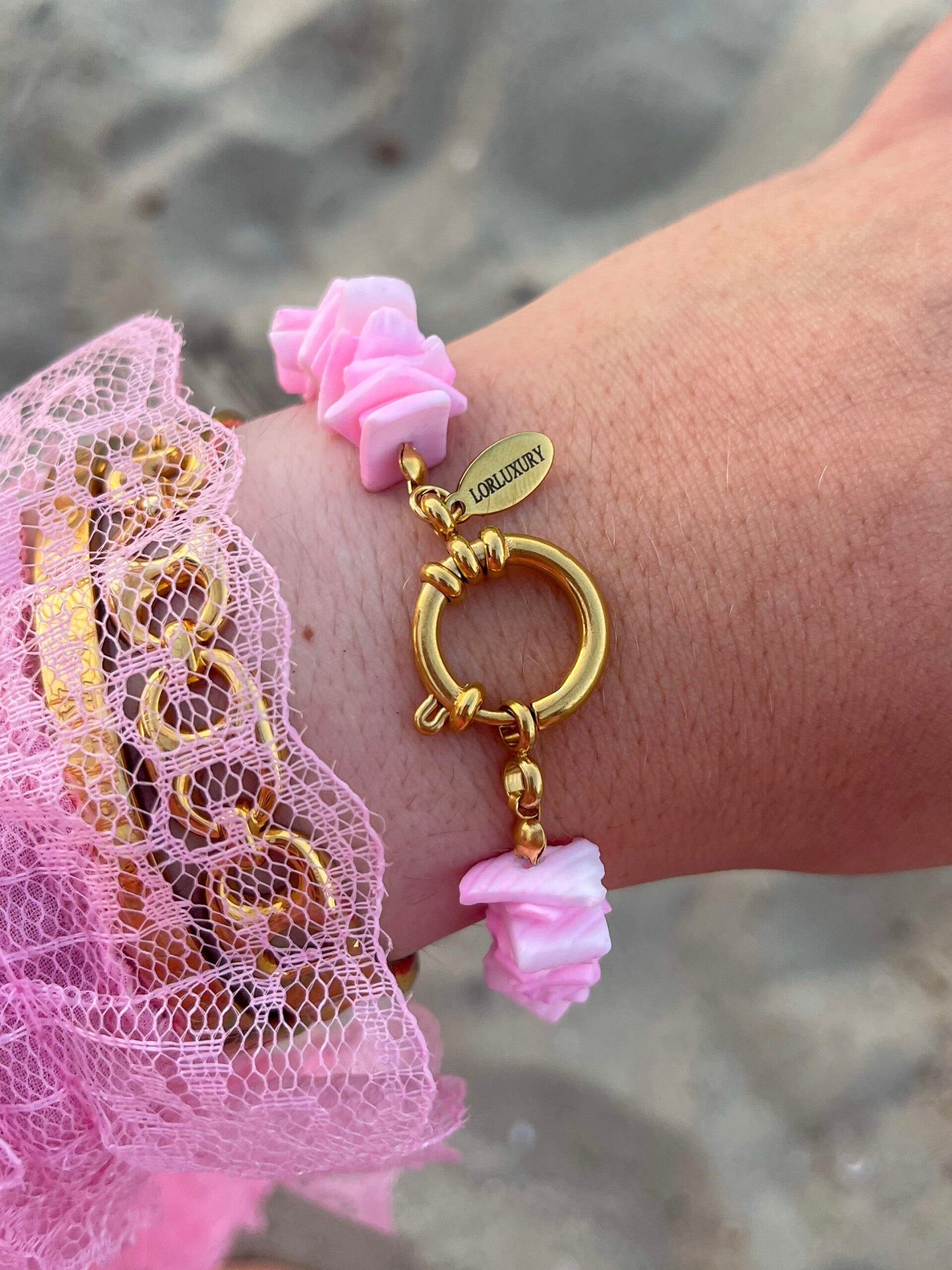 Beachy pink armband