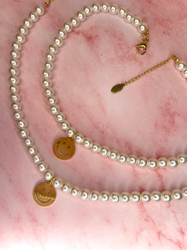 Bold pearls smiley