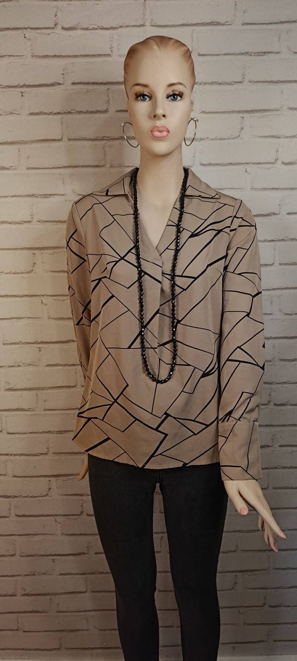 Tunique aux motifs designs et comtenporains