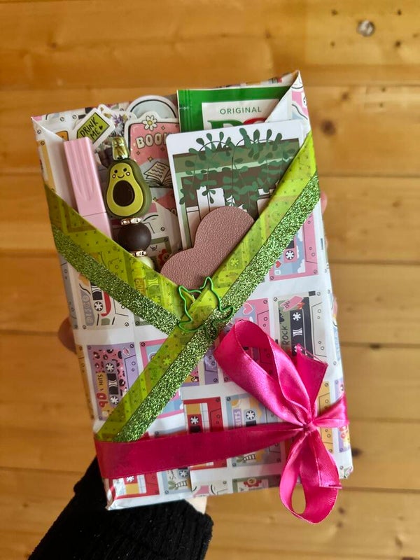 Like New - Blind Date With A Book