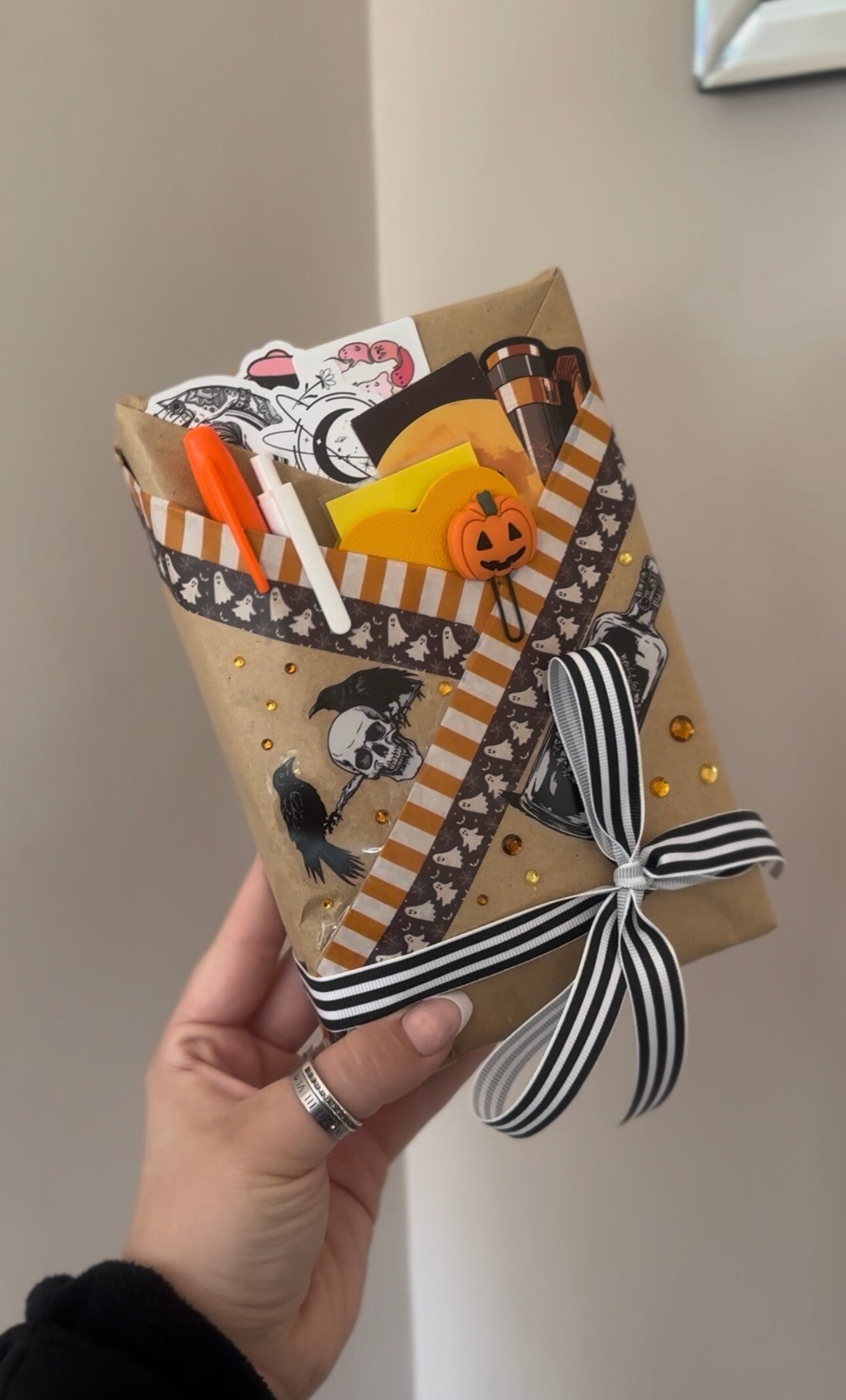 Halloween: Like New - Blind Date With A Book