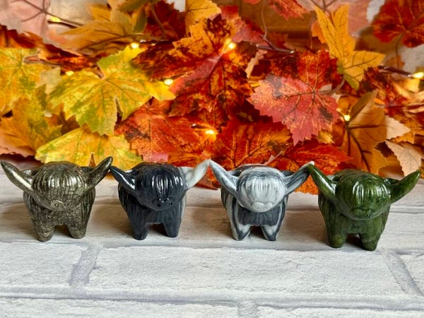 Large Highland Cow Carvings ✨
